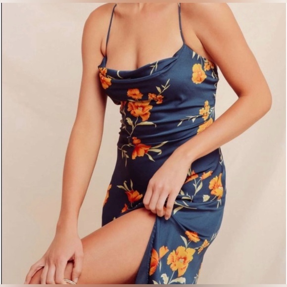 ASTR THE LABEL Gaia Slip Satin Midi Floral Dress size M NWT - Picture 3 of 7